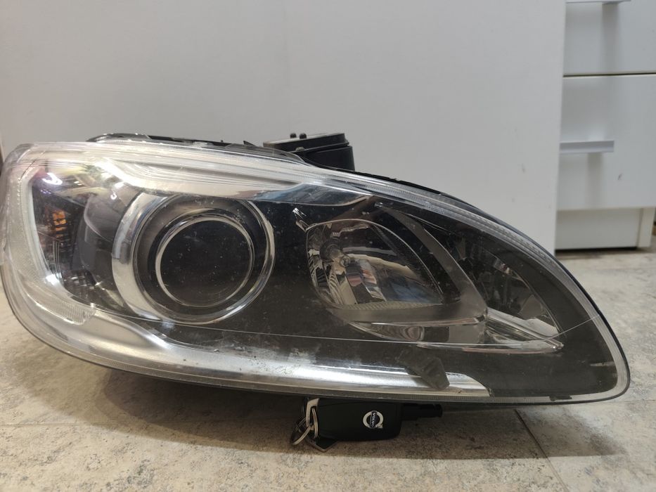 Far xenon dreapta Volvo S60/ v60 LHD 2014-2017
