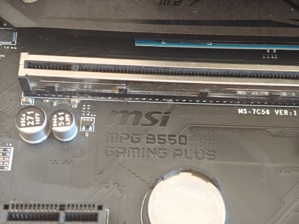 (Резервирана) 5600x + B550 + 32GB RAM + 512NVme + Охлаждане