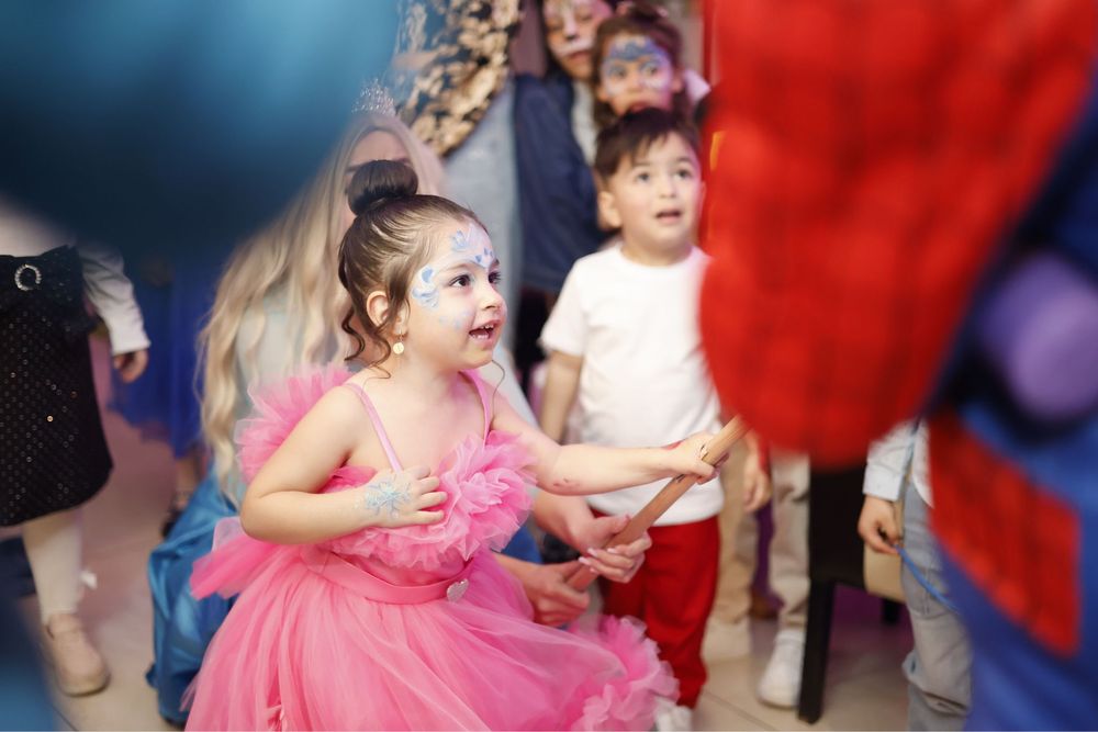 Animatori de Vis – Magie, Distracție și Zâmbete la Fiecare Petrecere!