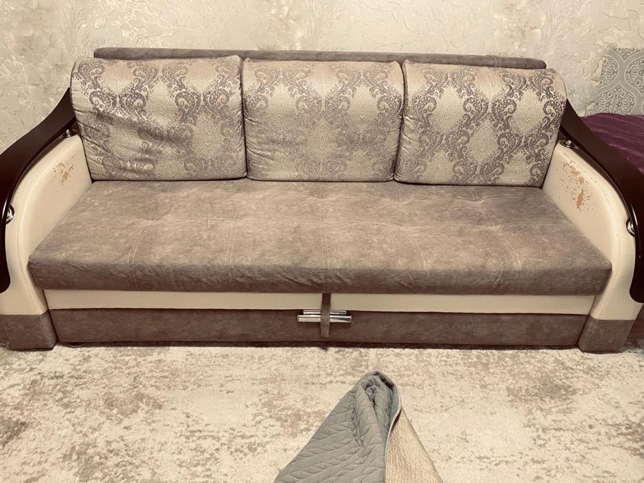 Продам Диван в Хорошем Состояние