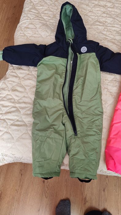 Продавам детски космонавт и ски гащеризон