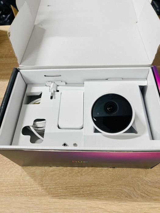 Philips Hue Secure Starter Kit, cameră, senzori contact Hue, lămpi,etc