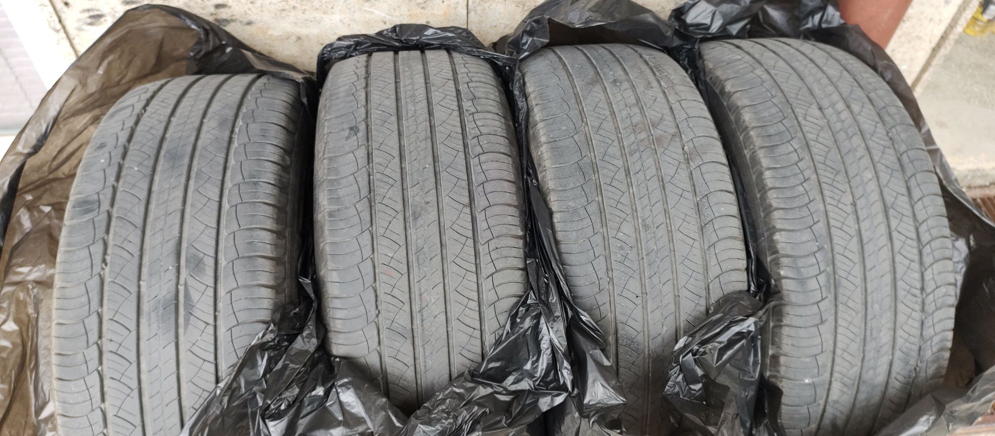 Всесезонни автомобилни гуми Continental и Michelin 235/55/17