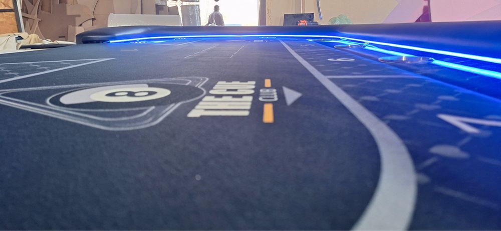 Masa de poker cu banda led CustomTables.eu urgent la comanda