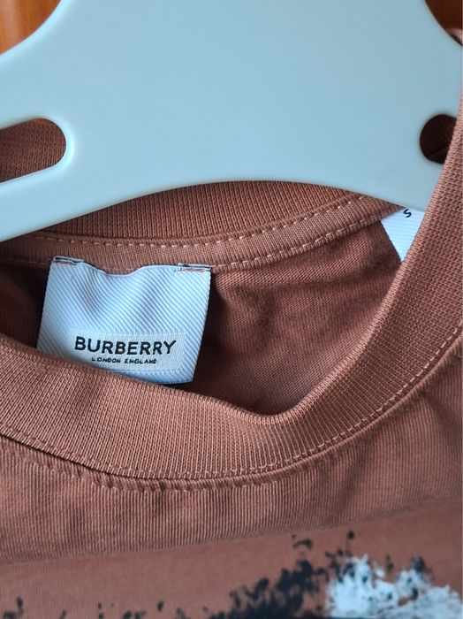 Tricou burberry.