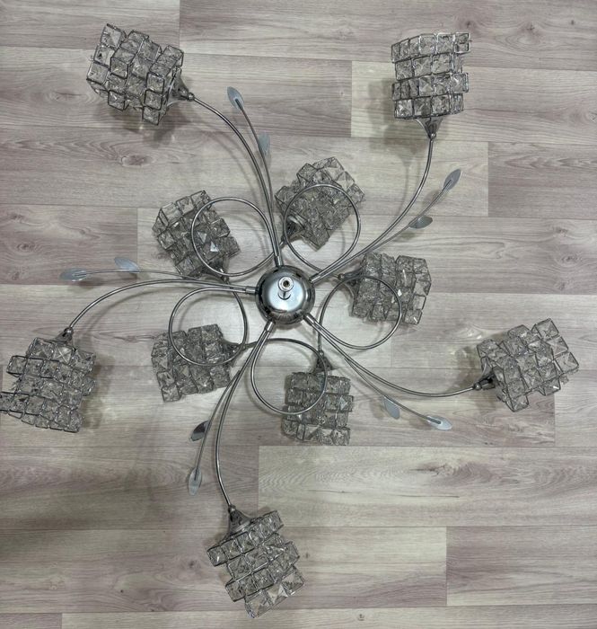 Люстра для комнаты