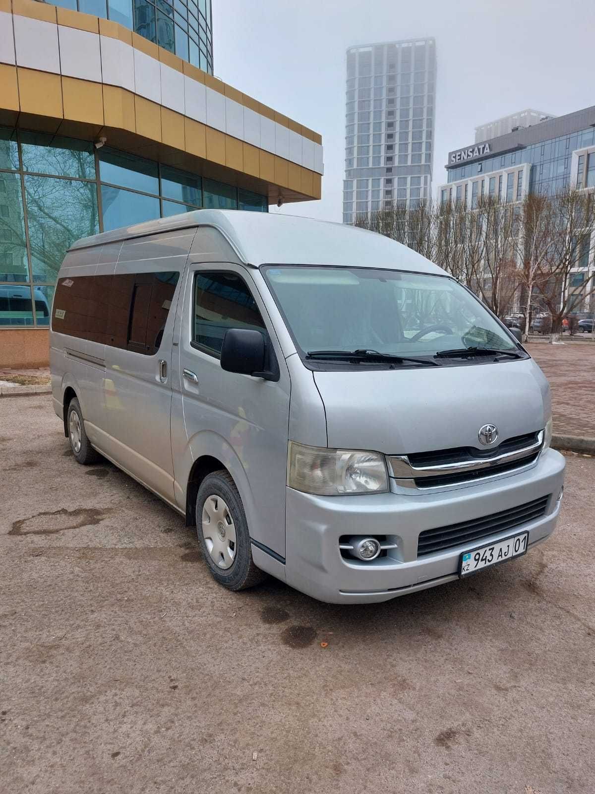 Автомобиль Toyota Hiace