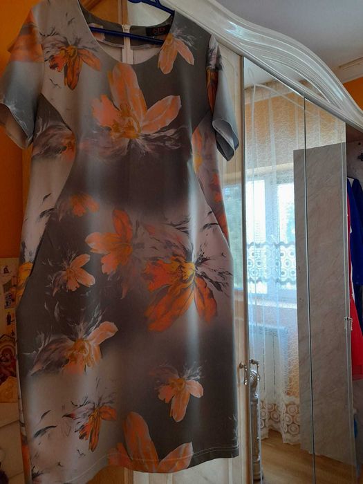 Rochie cu flori mânecă scurtă