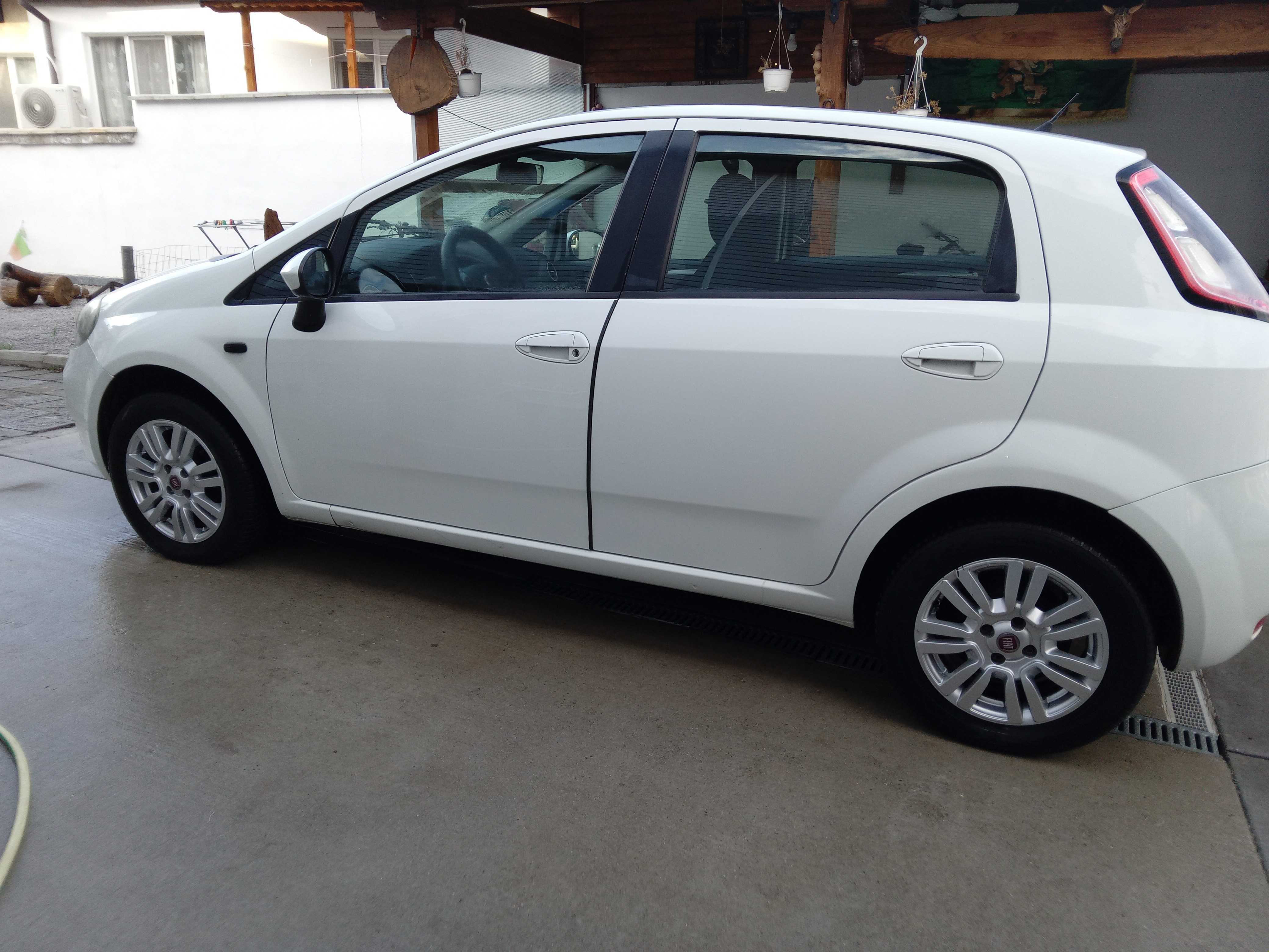 Продавам fiat punto Evo. 1.4 газ бензин EVRO 6. 2015 година