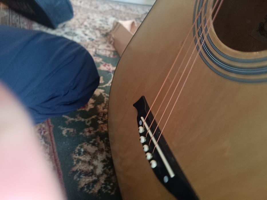 гитара сатылады 2 трунасы бар шығып кеткен