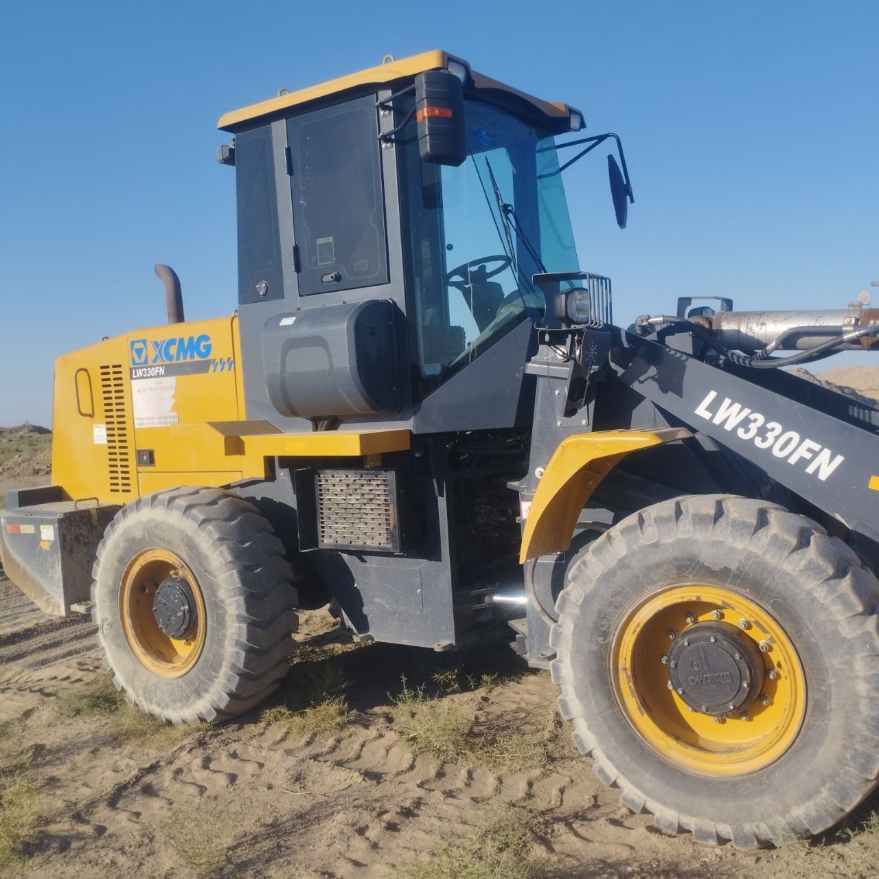 XCMG330FN srochna sotiladi