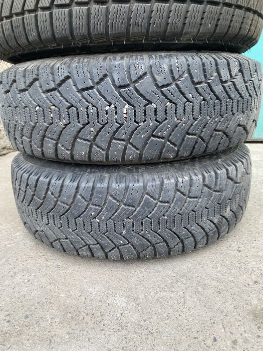 Зимние шины с дисками R14 год 2024 почти новые 185/65/14