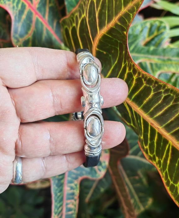 Мъжка сребърна гривна, гривна от сребро и кожа, голяма сребърна гривна