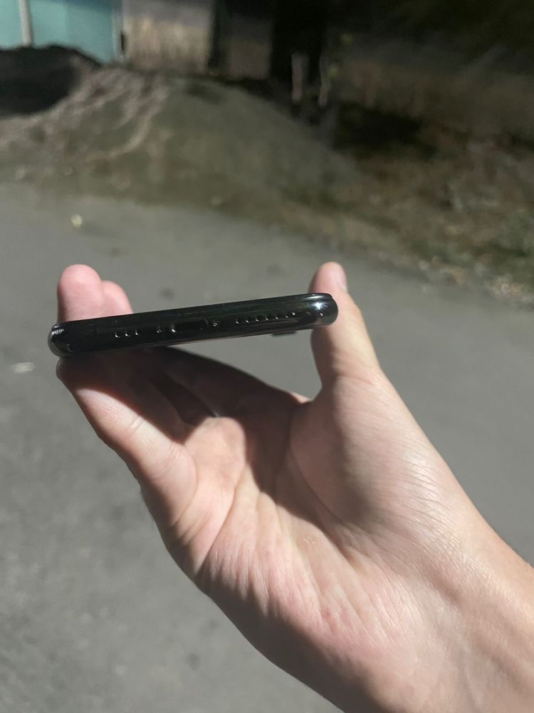 iPhone XS продается