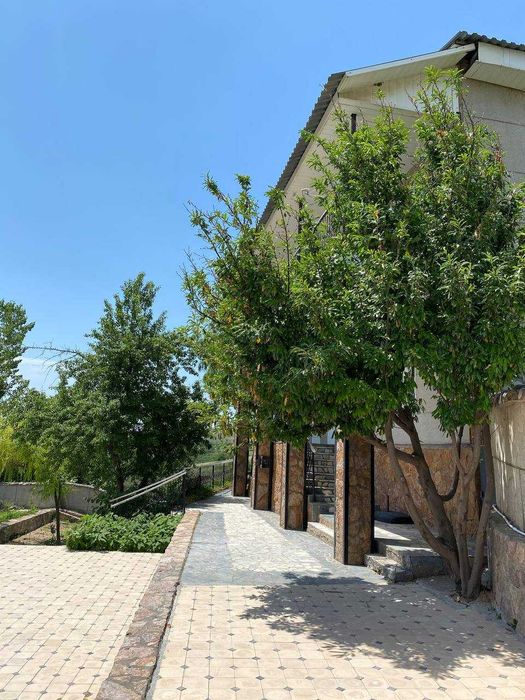 Продаётся дача в Чарваке, Бустонлик р-н 13,75 соток