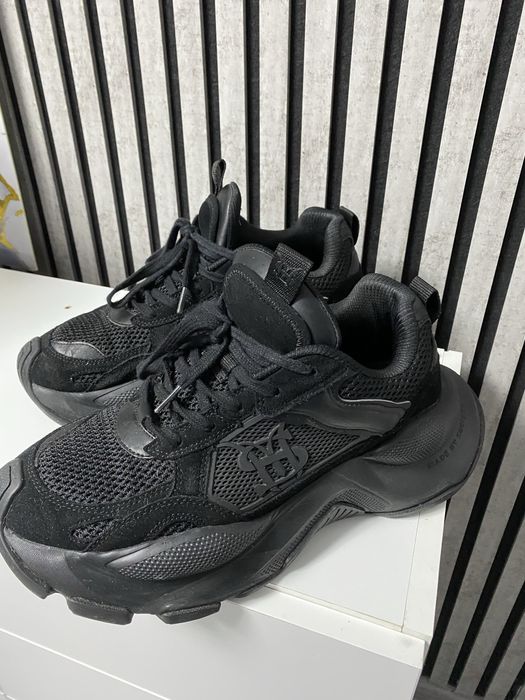 Adidasi made by society