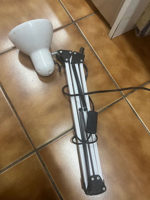 Лампа за бюро-настолна лампа става и за професионална работа