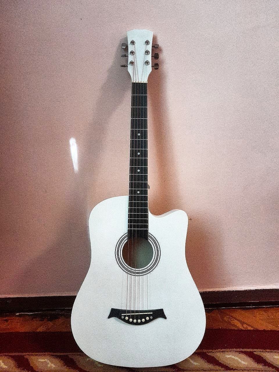 Srochniy sotiladi yengi gitara