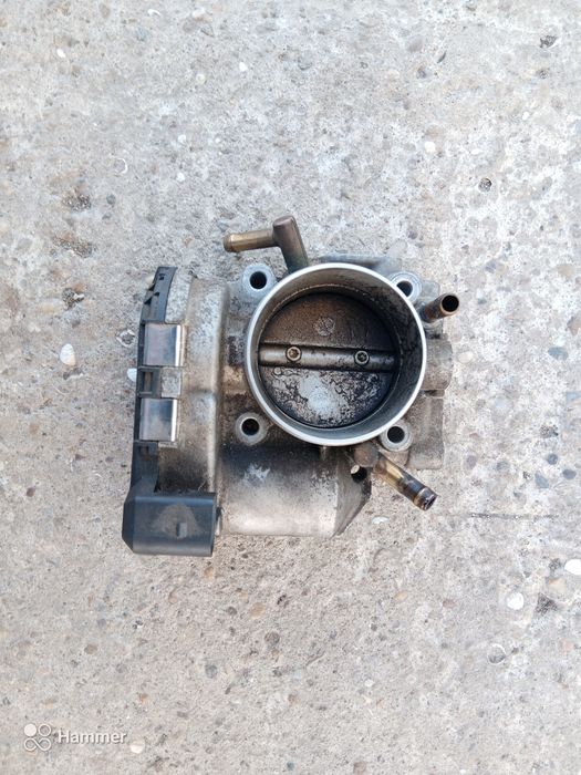 Продавам дросел за volkswagen golf 4 2000 кубика 115 коня