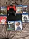 Продавам комплект PlayStation 4 с игри и 2 джойстика