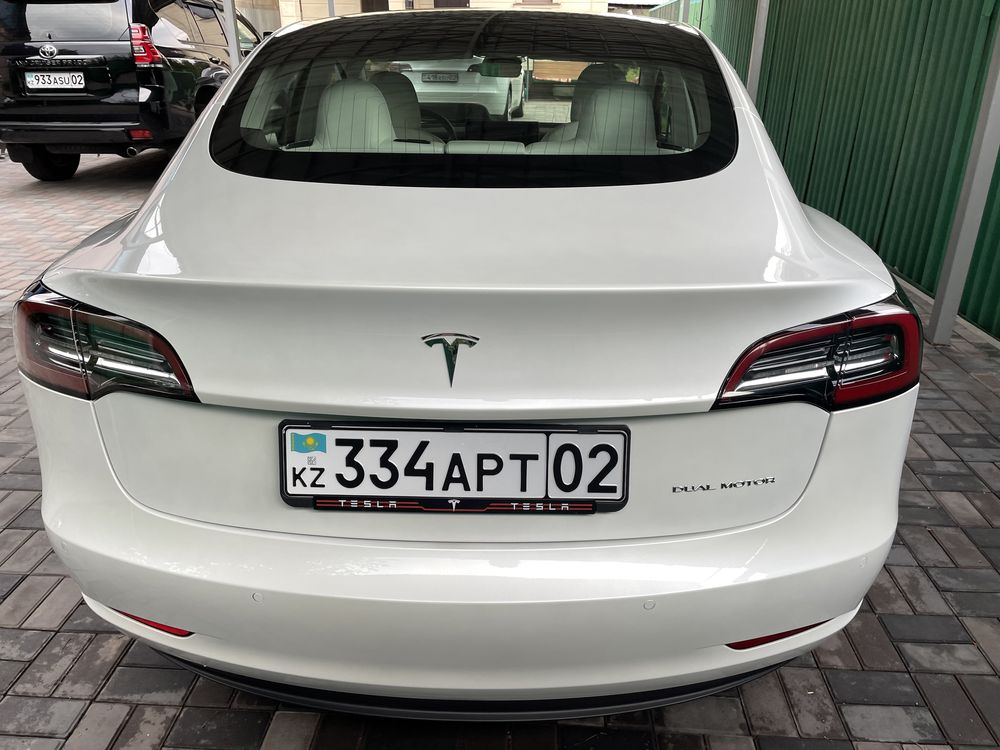 Tesla Model 3 , Long Reng
