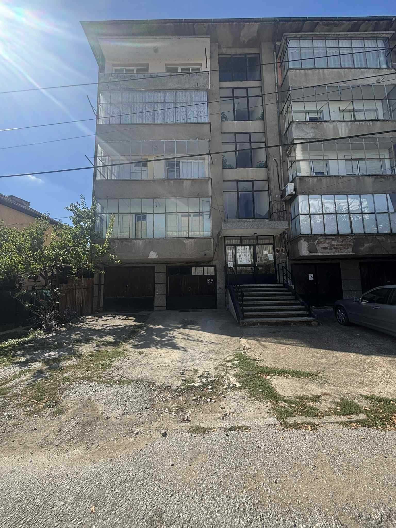 Многостаен апартамент в град Пещера с гараж