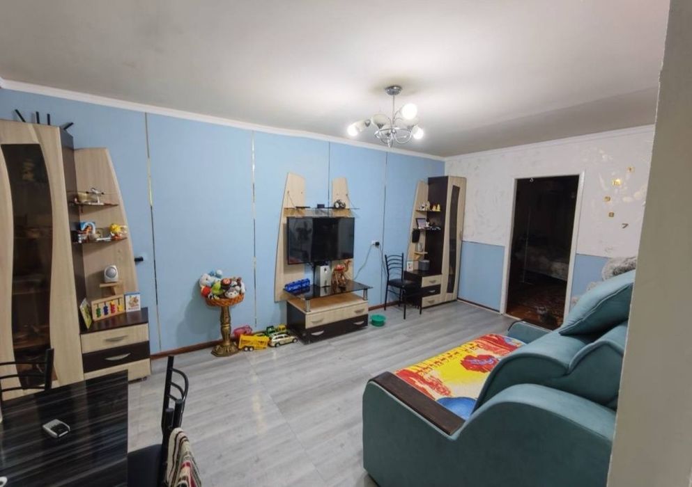 Срочно! Квартира на Мирабад-11 роддом 2/5/5 общ пл 52м ,балкон 2*6