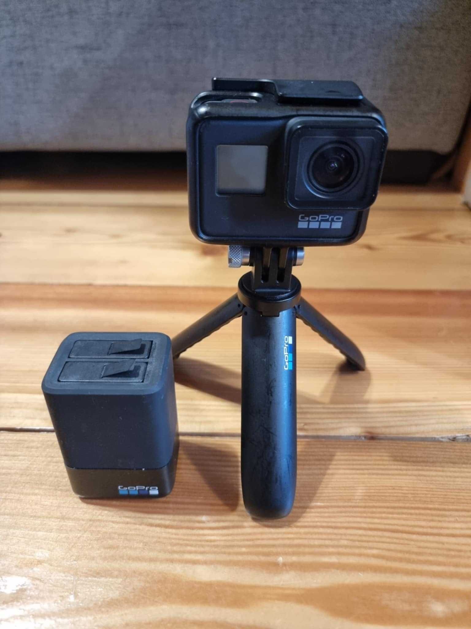 Екшън камера GoPro Hero 7 Black + батерии + трипод