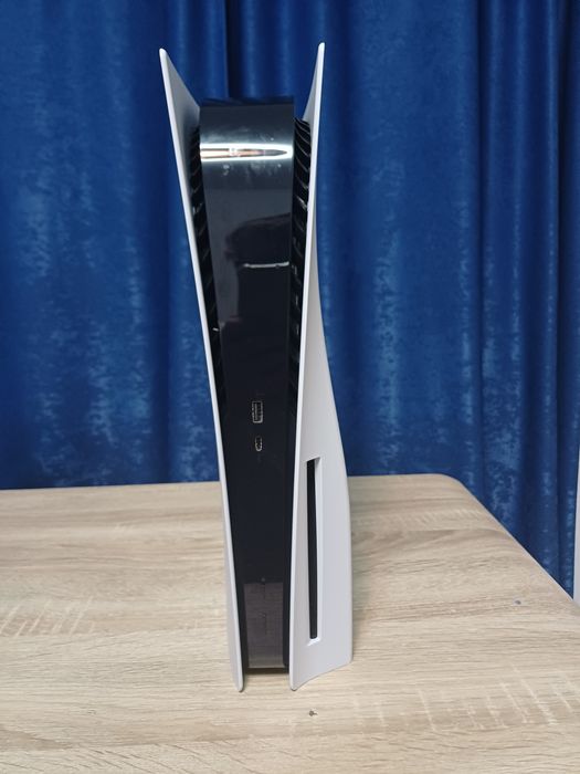 Playstation 5 cu 9 jocuri + volan+2 manete vând si separat