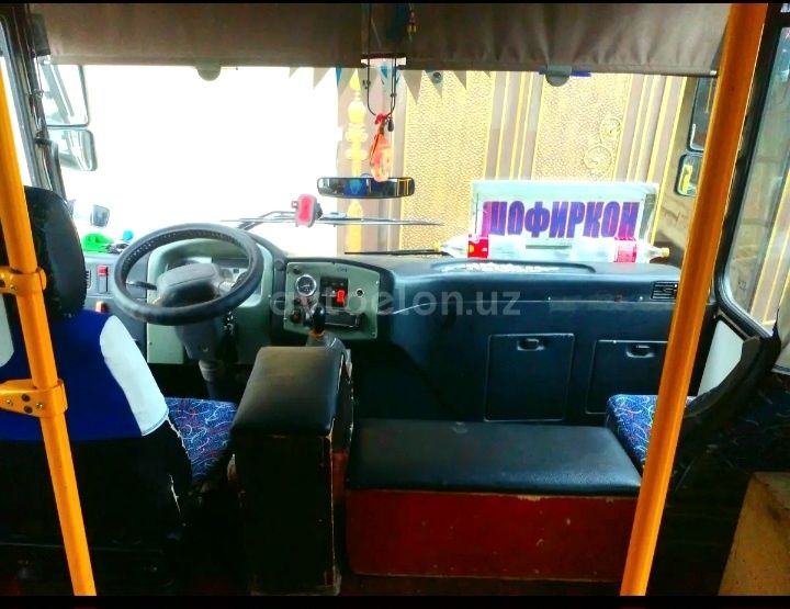 Isuzu avtobus sotiladi