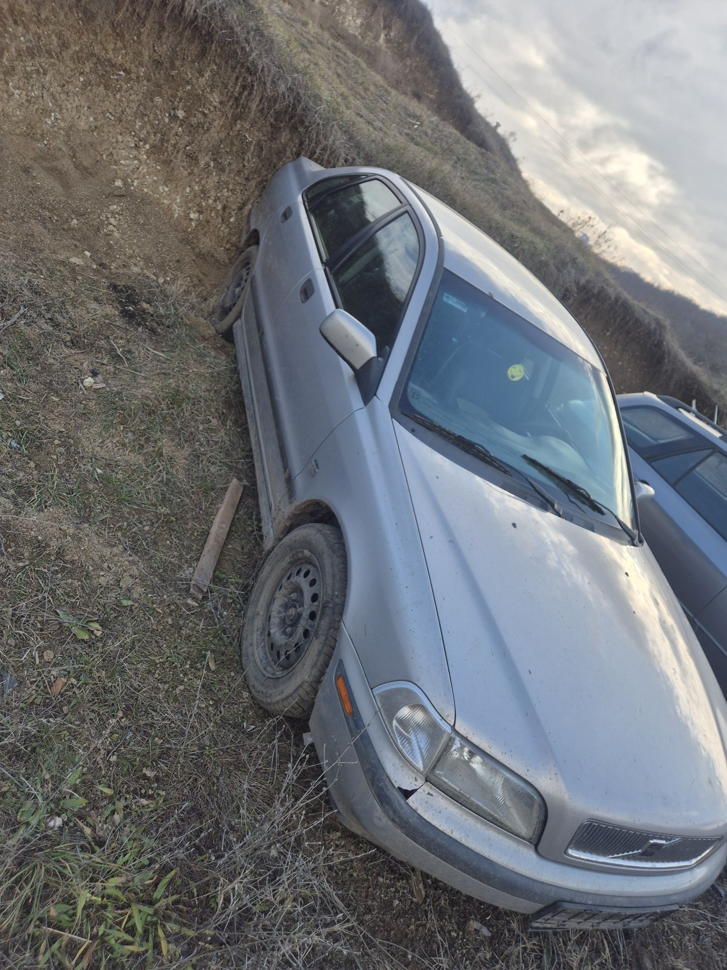 На части Волво S40