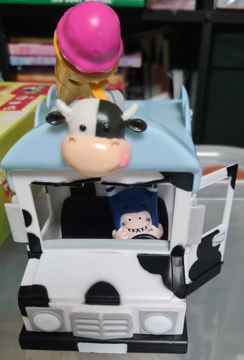 Masina de inghetata cu figurina Oddbods, Pogo