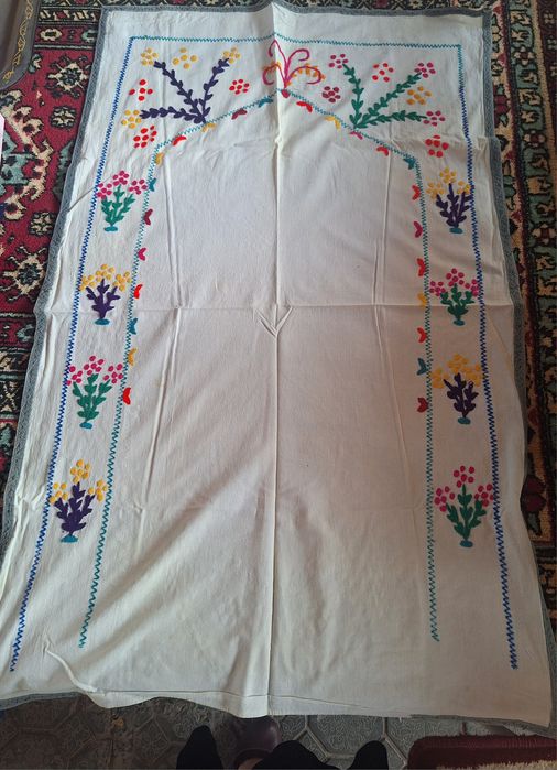 Национальные вышивки.