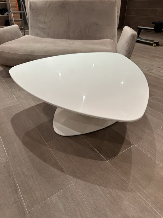 Малка холна бяла масичка