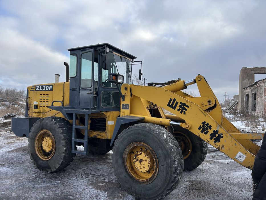 Погрузчик двух кубовый китай 2011