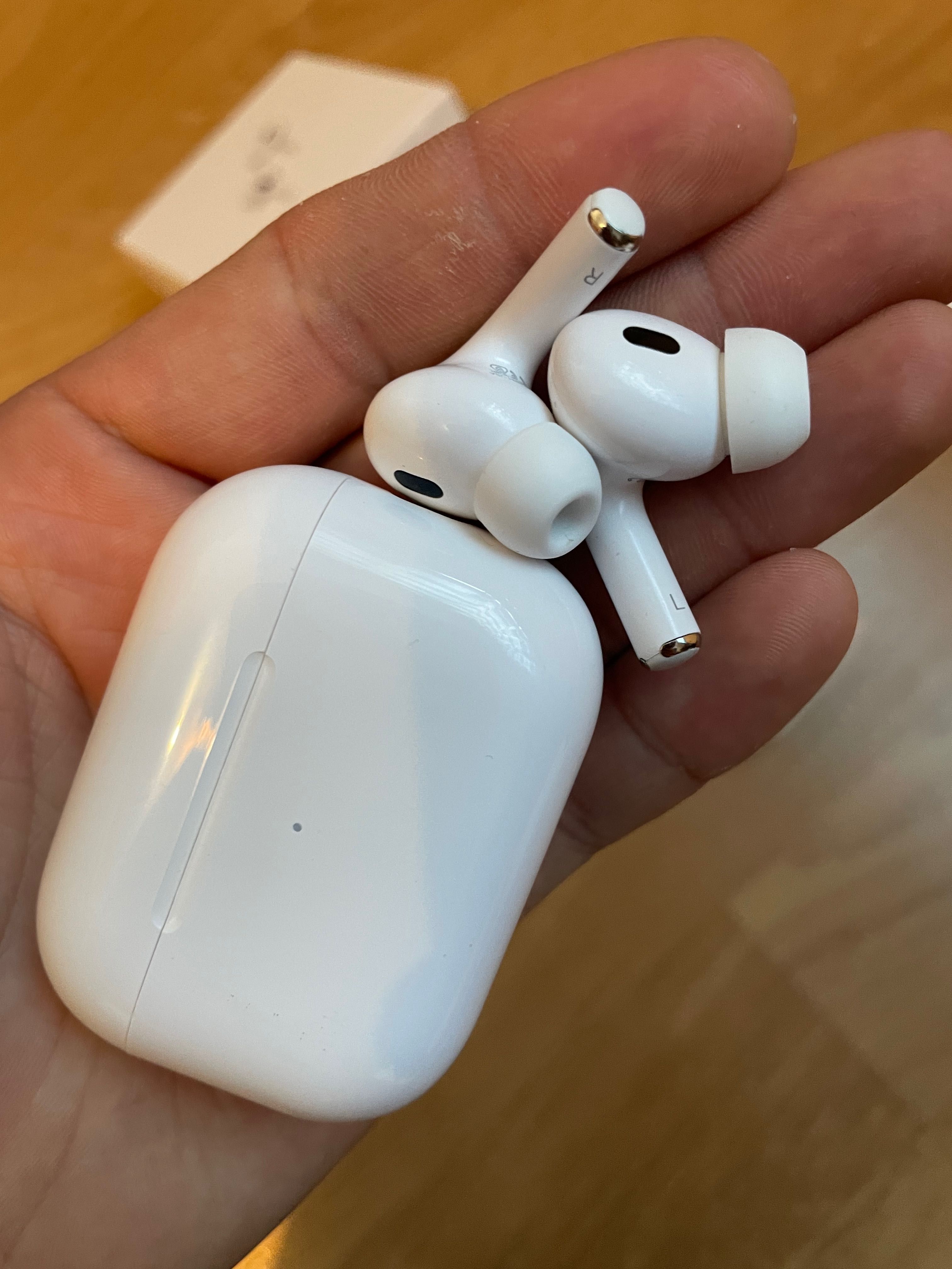 Apple AirPods Pro, Casti