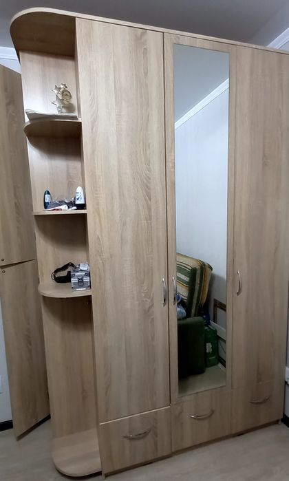 Продам в очень хорошем состоянии плательнные шкафы