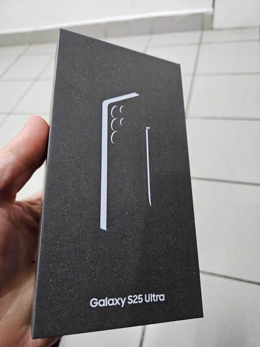 Samsung Galaxy S25 Ultra 512Gb sigilat la cutie Garantie 30 zile.