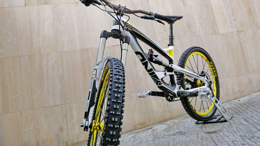 YT Capra CF Pro, 27.5 S, карбон, BOS Deville 170 ход, 1x 11 SRAM XO1
