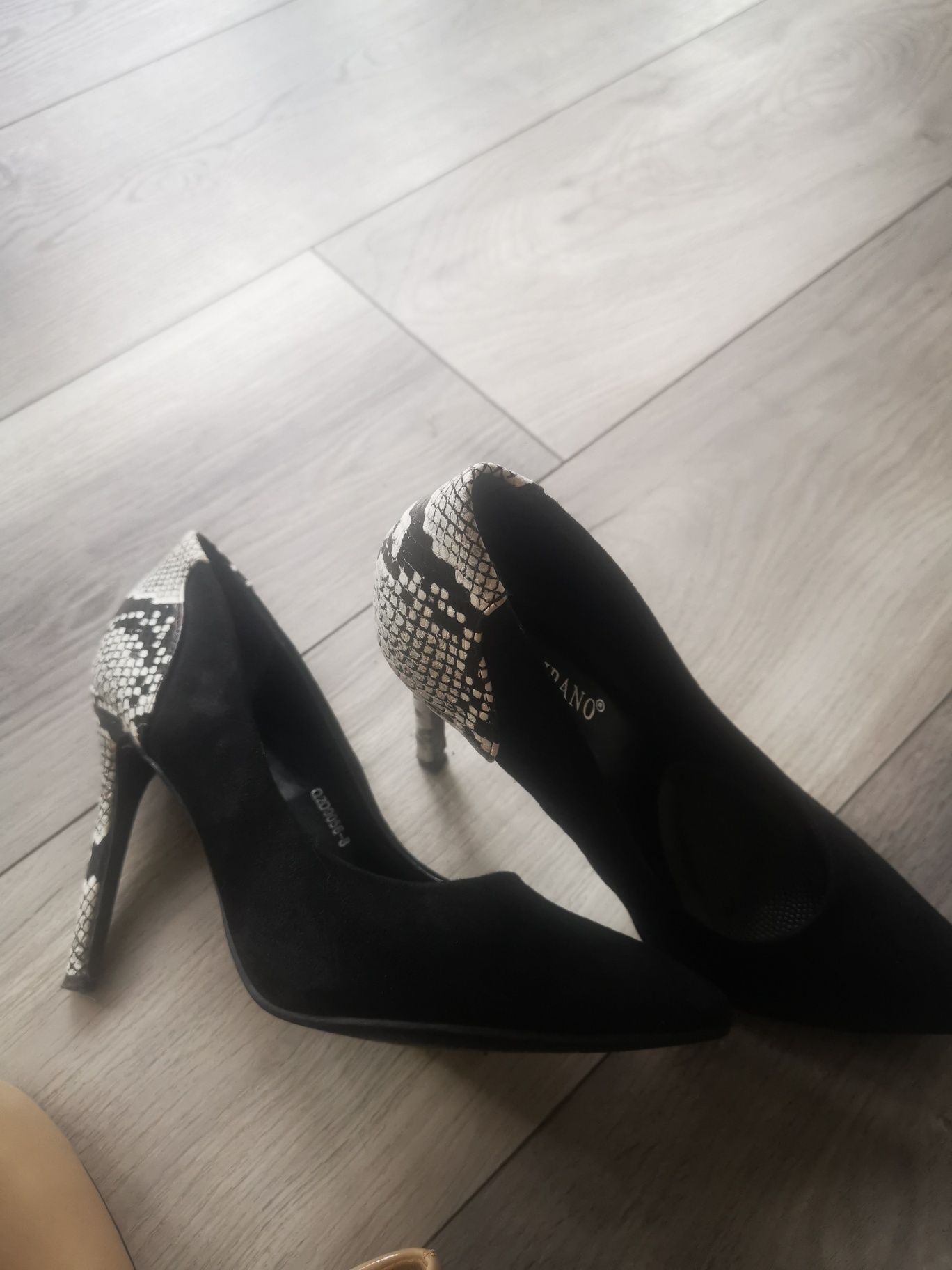 Pantofi stileto damă
