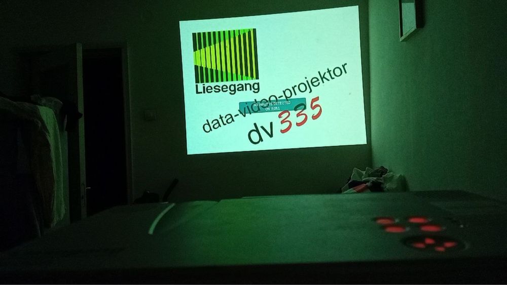 Proiector Liesegang DV 335 cu geanta si telecomanda