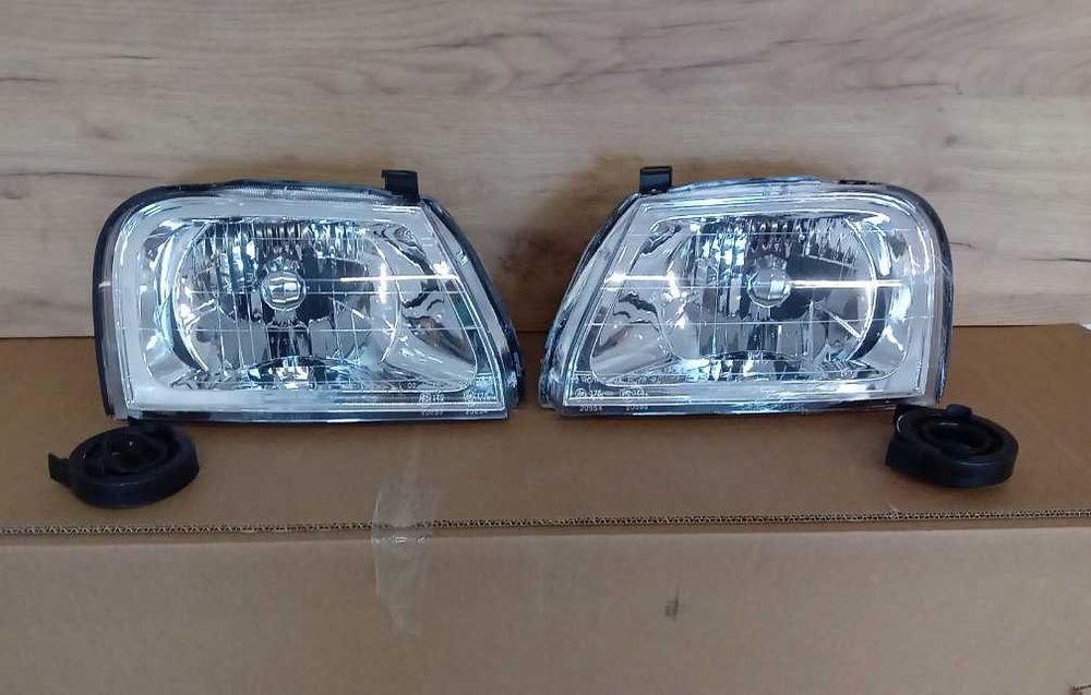 Far H4 Mitsubishi L200 2002-2006 stanga sau dreapta