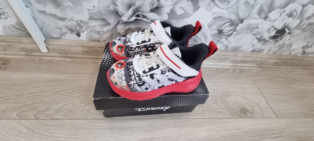 Продавам обувки Adidas FortaRun Mickey