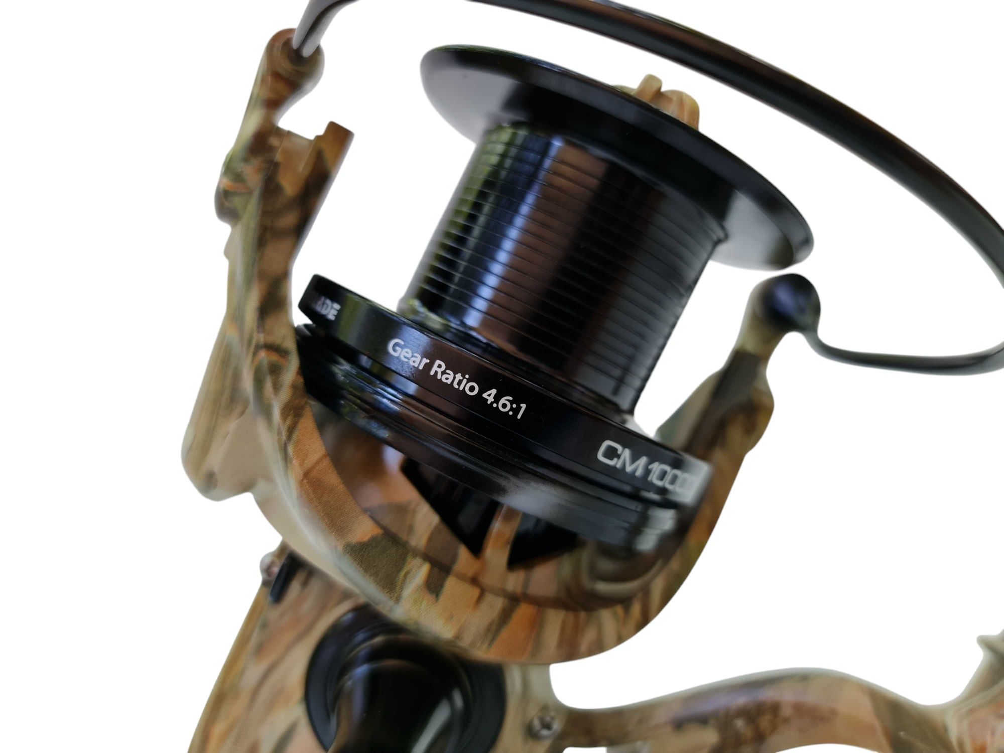 Mulineta Crap WIND BLADE CM 10000 CAMO cu tambur long-cast 0,40mm/400m
