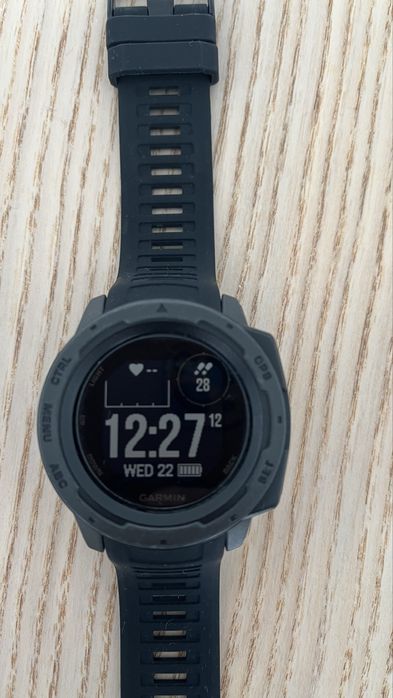 Продавам Garmin instinct