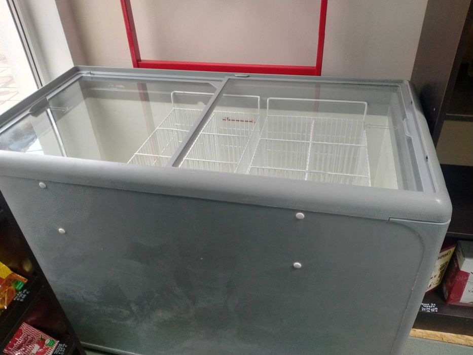 Фризер със стъкла