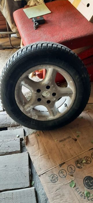 Шины с дисками в комплекте.