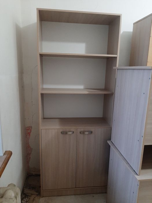 Продам 3 офисных стола и 3 шкафа