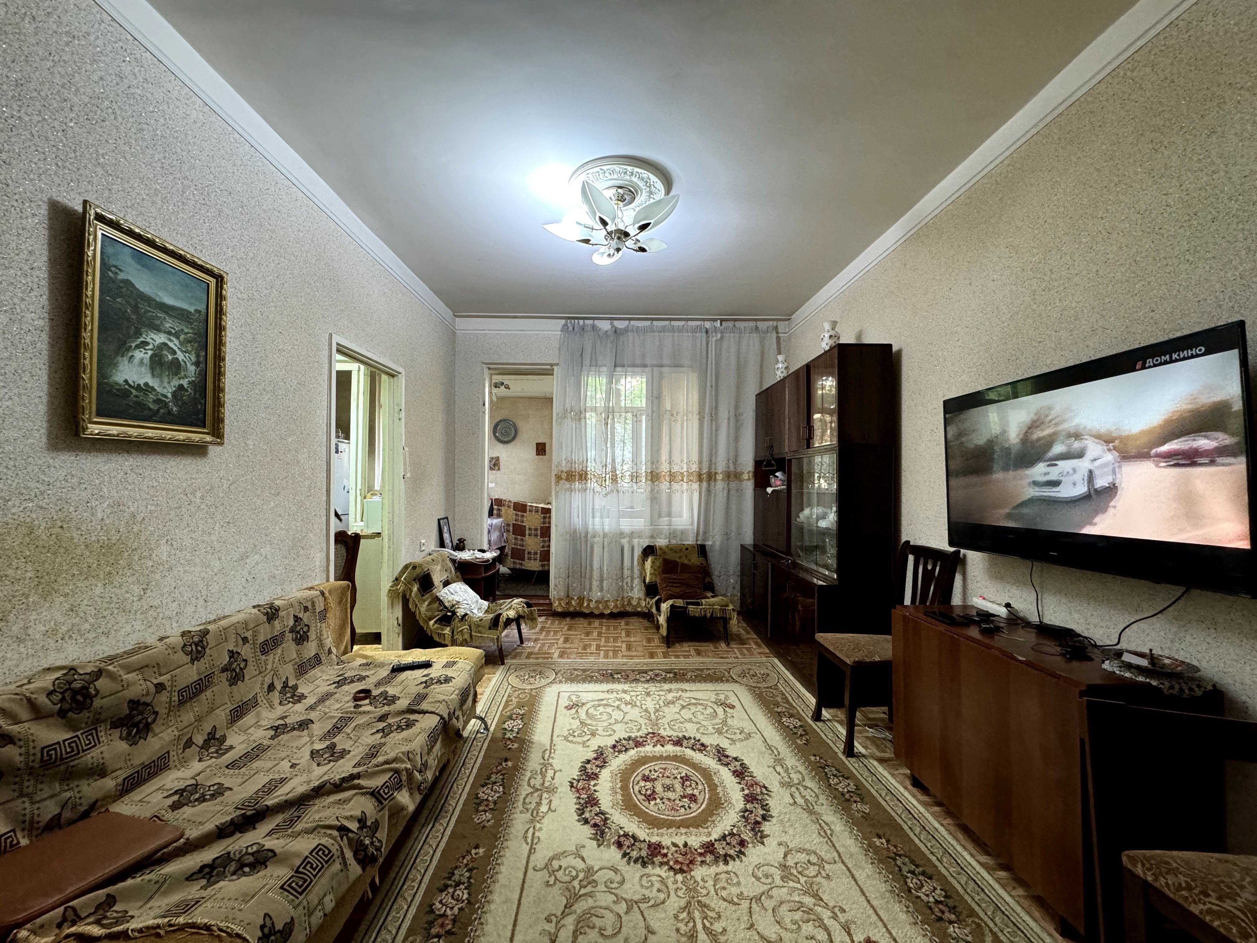 Продаётся 2/1/4 первая линия 49,5 м2 на Юнусабад-7!!!
