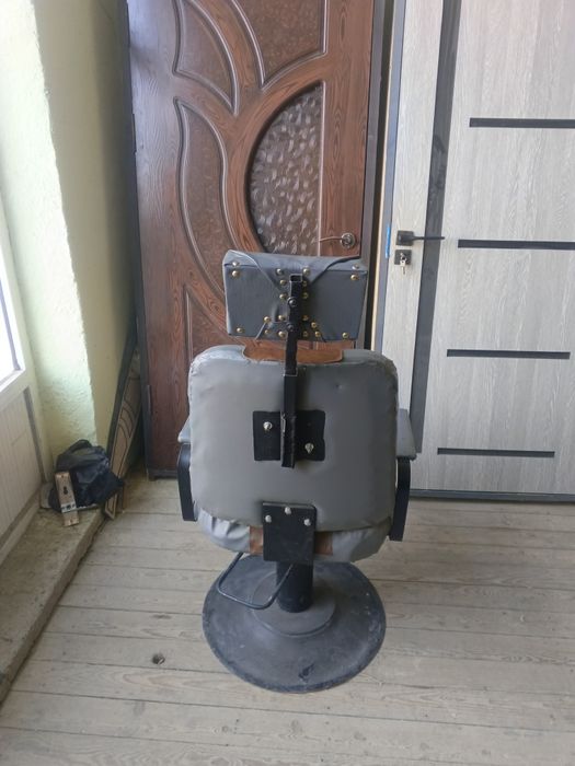 Парикмахерское кресло